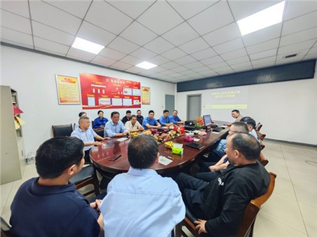 致敬奉獻(xiàn)歲月，溫情送別故人